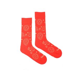 Červené ponožky V záhrade